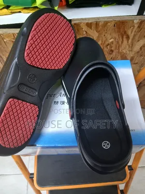 Fo:Resistance to Fuel Oil Kitchen Crocs