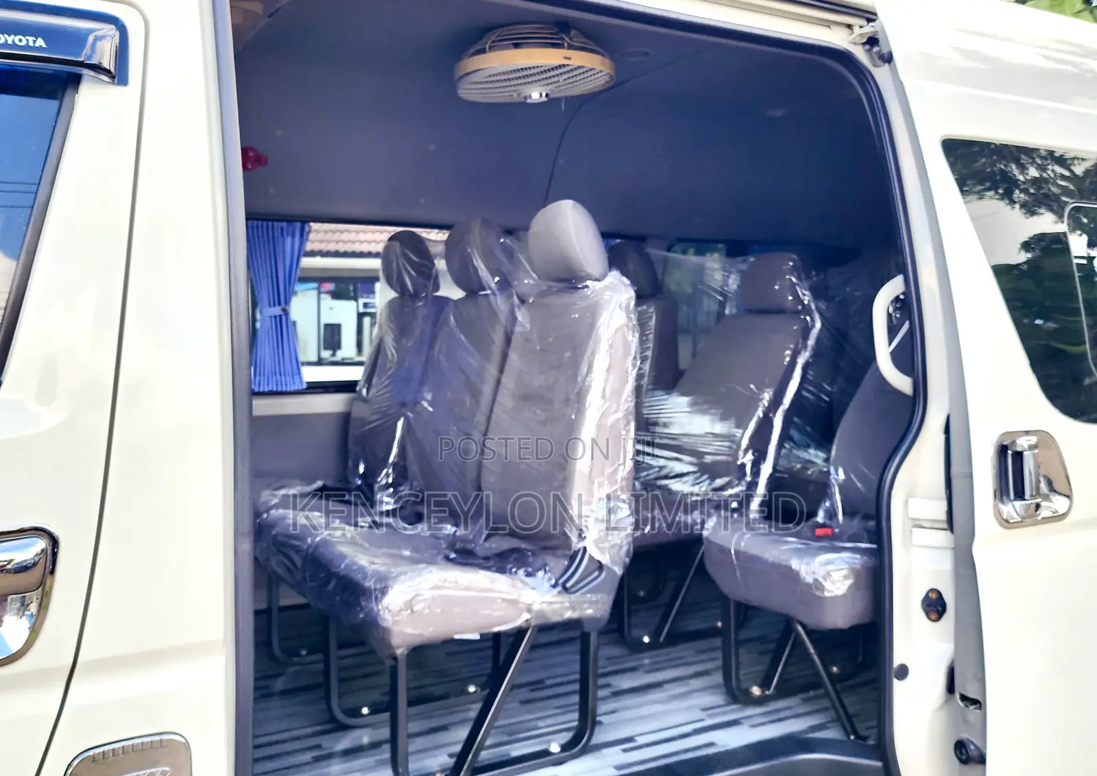 Toyota HiAce 2019 White