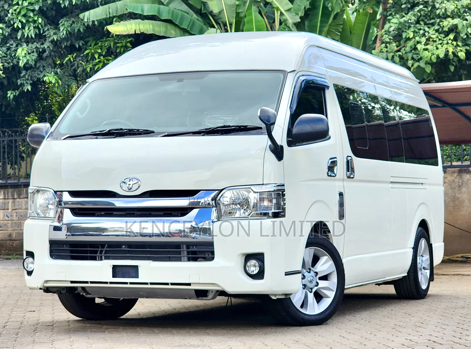 Toyota HiAce 2019 White