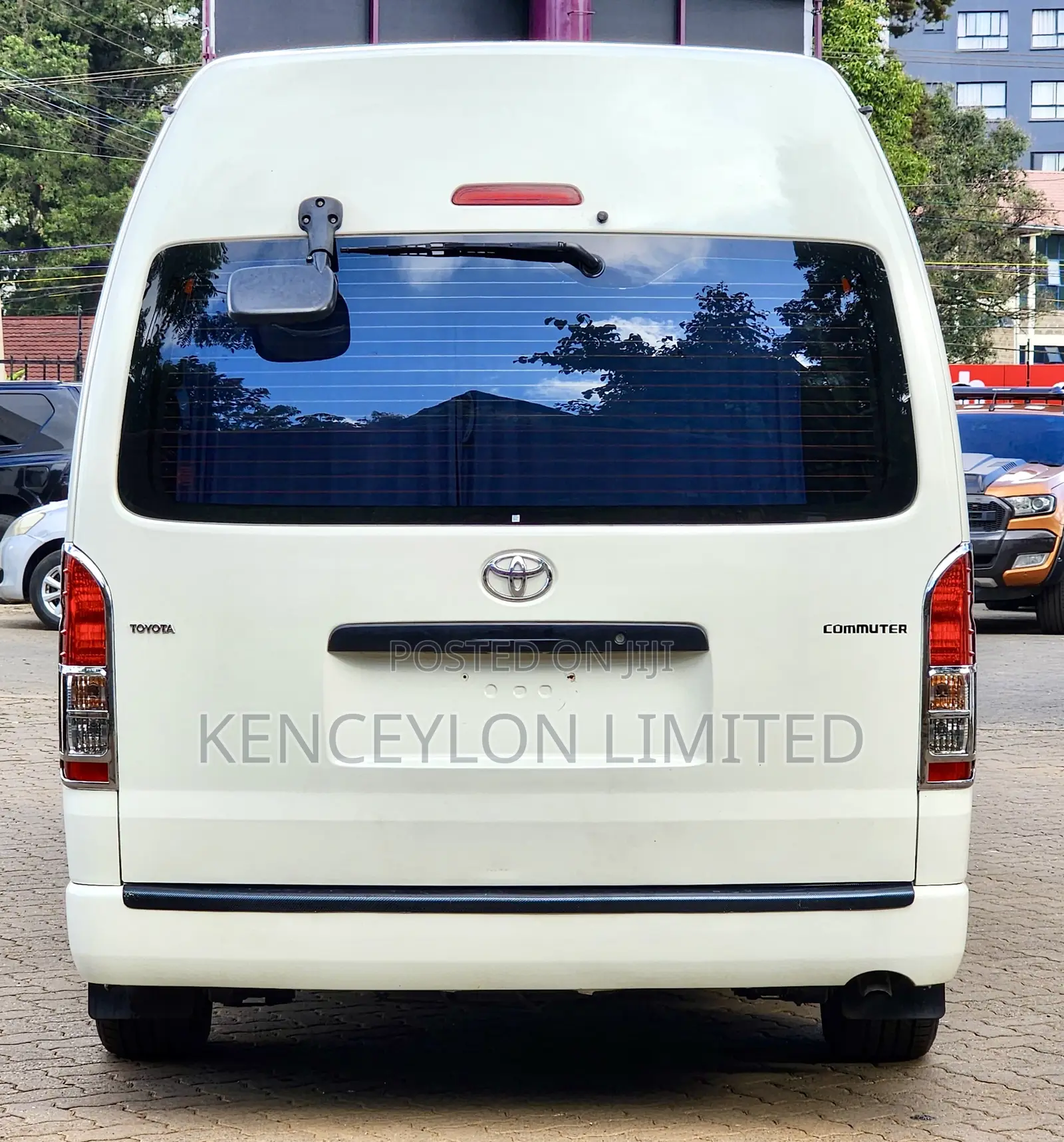 Toyota HiAce 2019 White