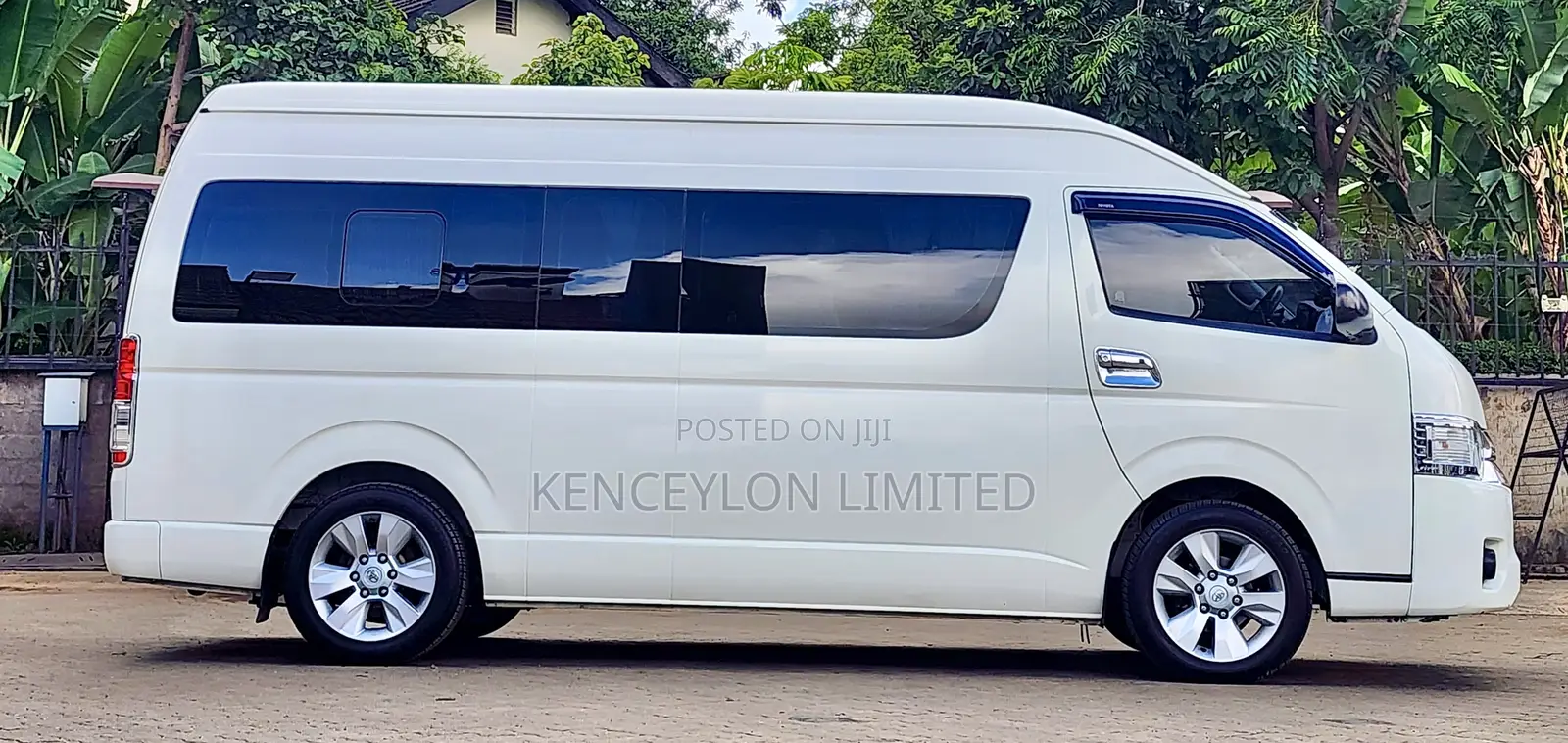 Toyota HiAce 2019 White