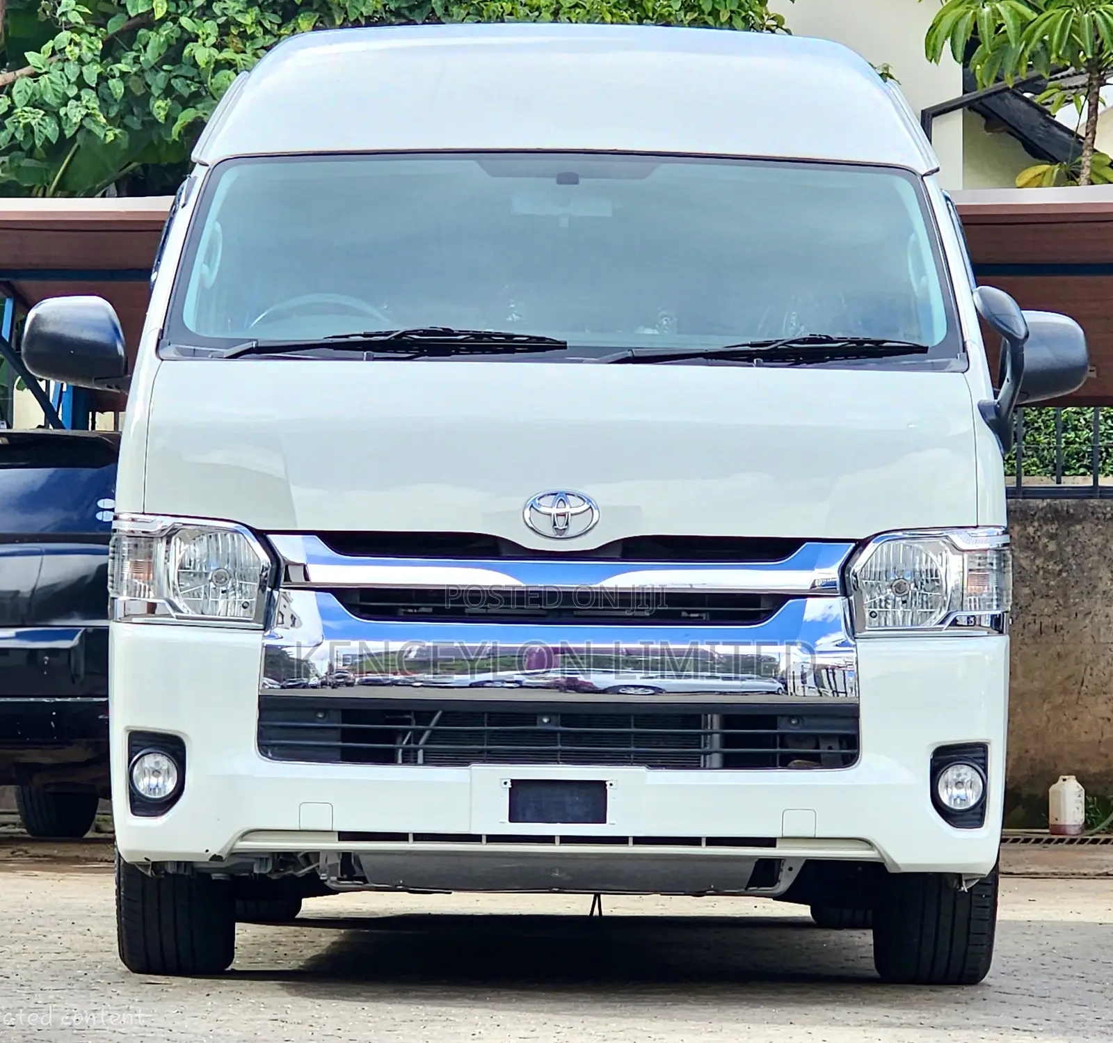 Toyota HiAce 2019 White