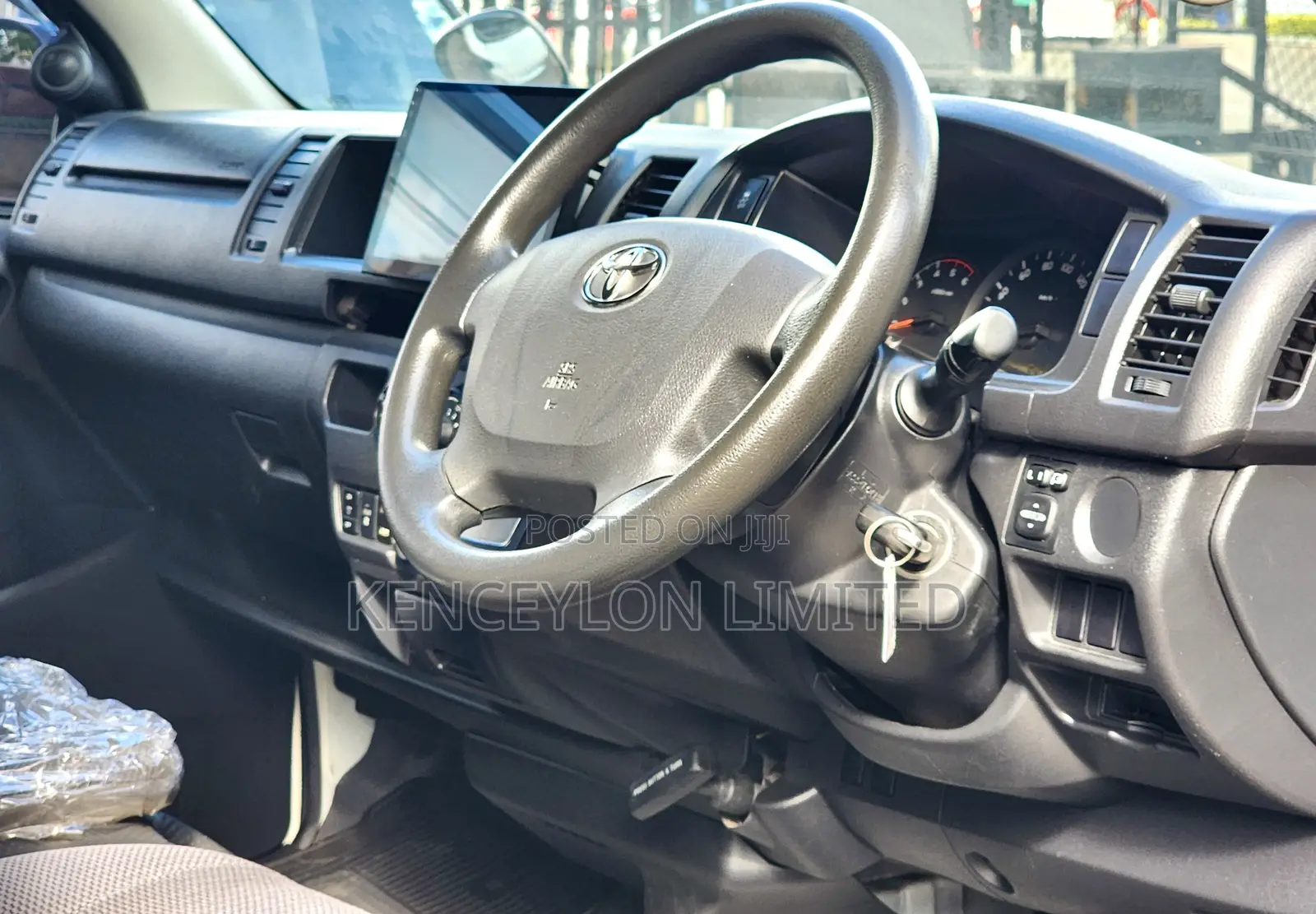 Toyota HiAce 2019 White
