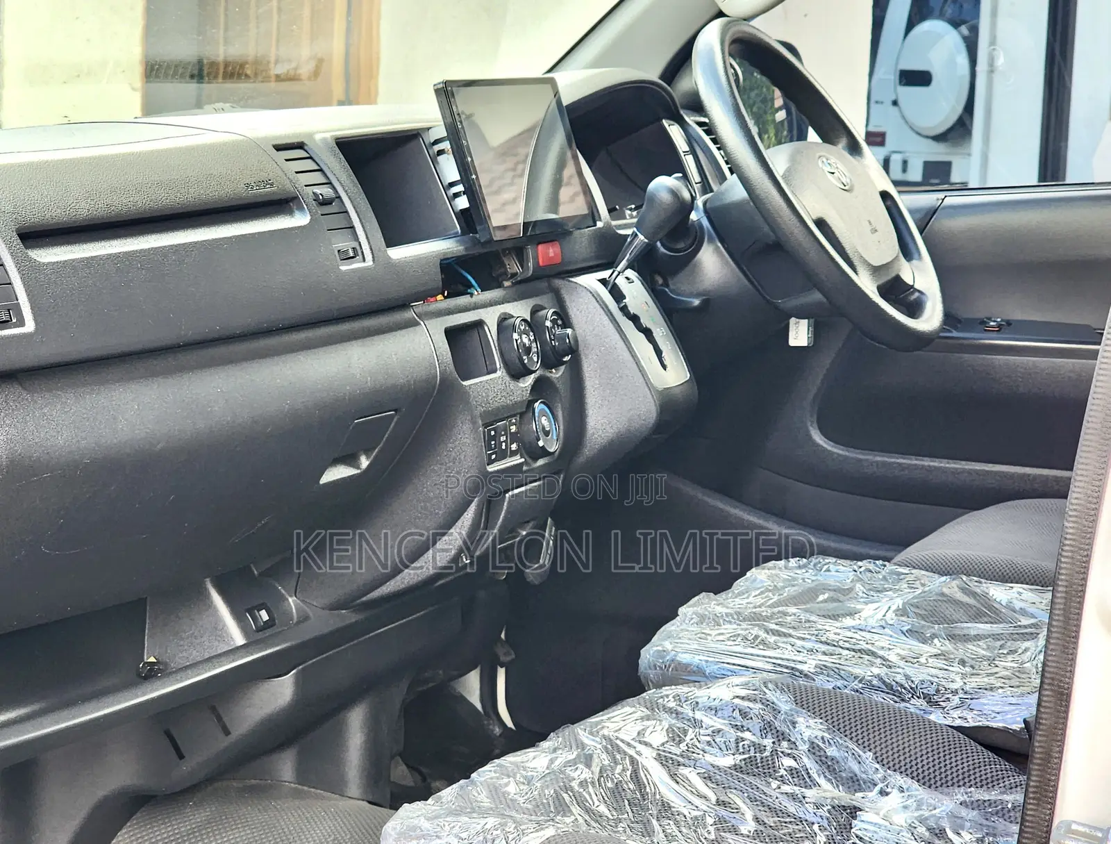 Toyota HiAce 2019 White