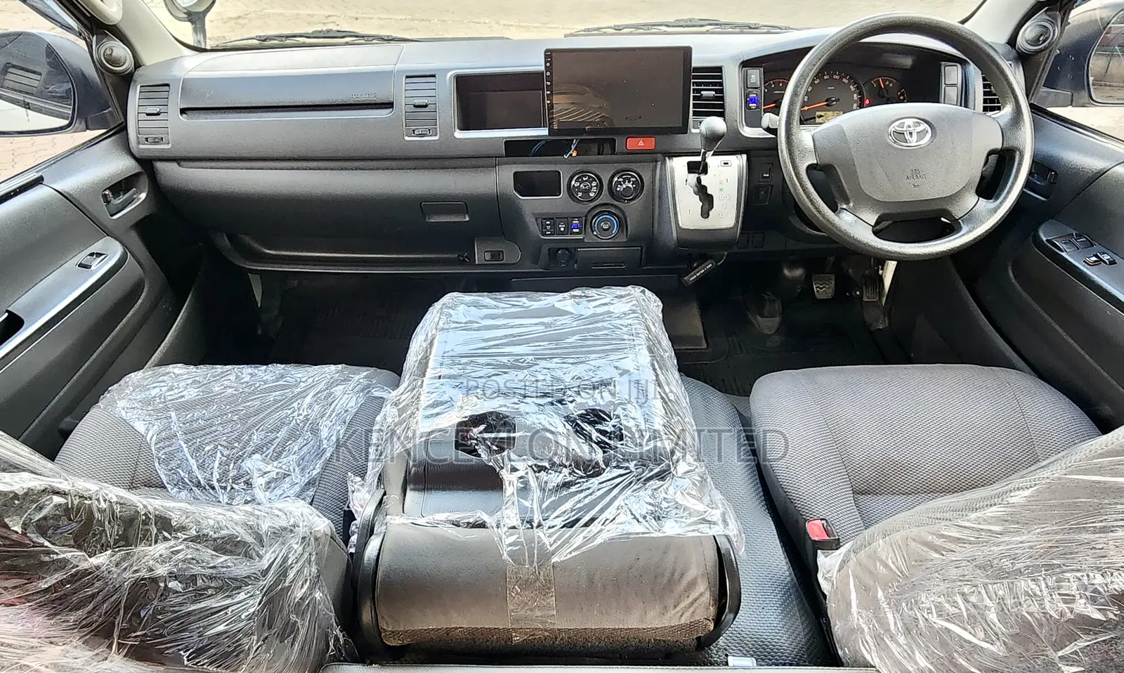 Toyota HiAce 2019 White