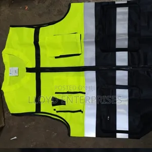 Heavy Green Black Pocketed Reflective Vests