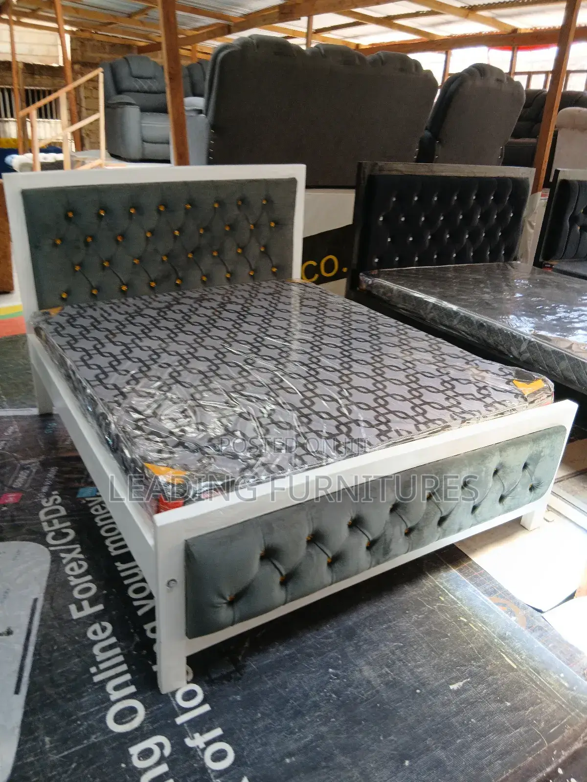 5x6 Mocket Bed White Gray