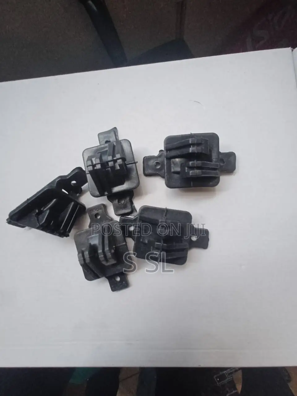 Plastic Black W Insulator for Electric Fence