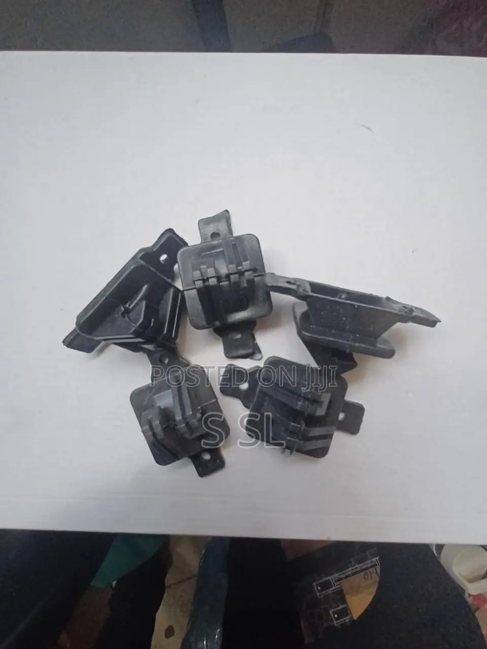 Plastic Black W Insulator for Electric Fence