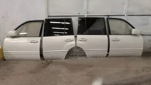 Toyota Land Cruiser 100 - 4 Doors Clean and in Mint Condition