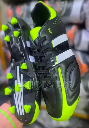 Football Boots,11 Pro Cleats