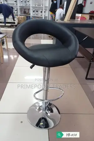 Adjustable Height Bar Stool With Contemporary Design