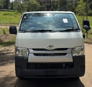 Toyota HiAce 2019 White