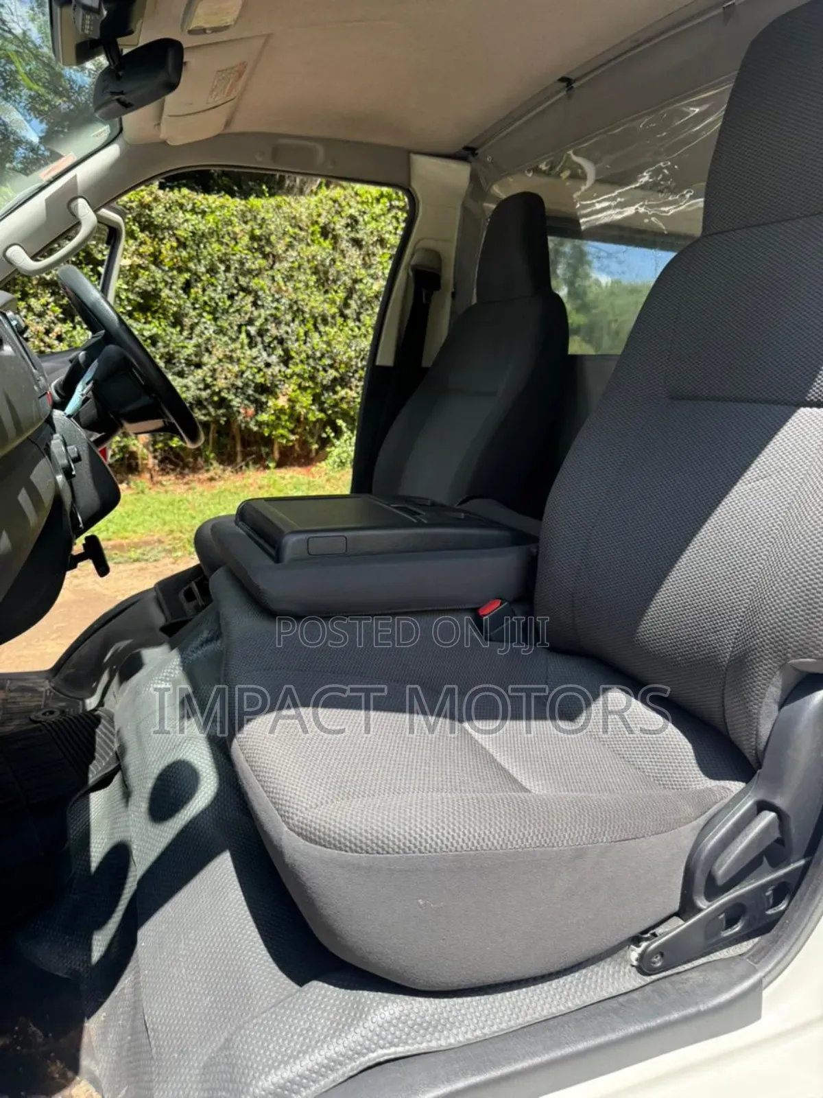 Toyota HiAce 2019 White