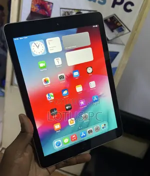 Apple iPad 9.7 128 GB Gray
