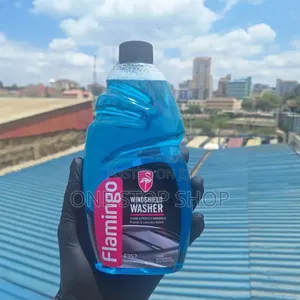 Windscreen Washer Liquid Cleand and Protects Windshield