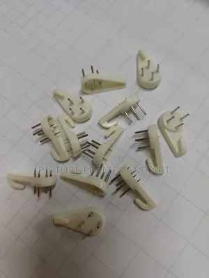 Medium Traceless Picture Hanging Hooks