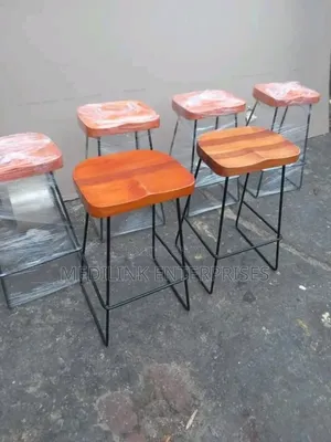 Smooth Curve Metallic Stand Bar Stools