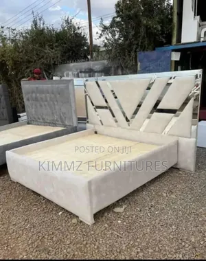 Mirrored Headboard Super Chester Bed