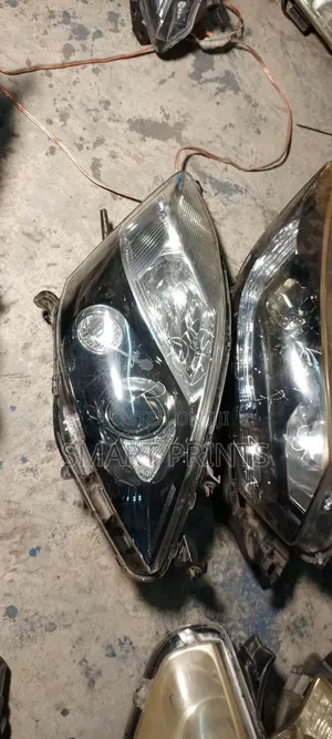 Ex Japan Toyota Isis Headlights Available