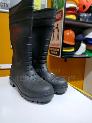 Unique Features Steel Toe Gumboot in Black