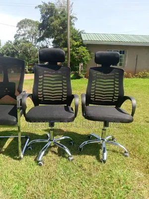 Premium Headrest Office Chair – Strong, Supportive Comfortable