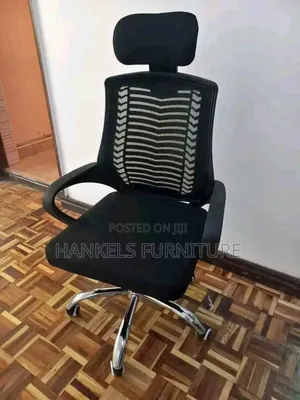 High-Back Office Chair With Headrest – Maximum Support