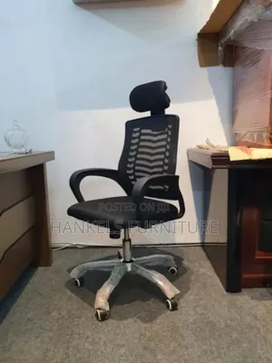Adjustable Headrest Office Chair – Solid Build Quality
