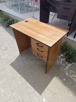 Modern Writing Desk – Clean Lines, Simple Style