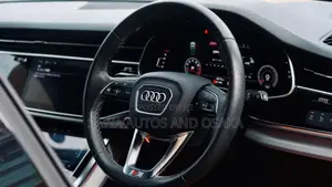 Audi Q8 2021 Black