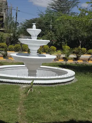 Modern White Fountain for Outdoor Decoration