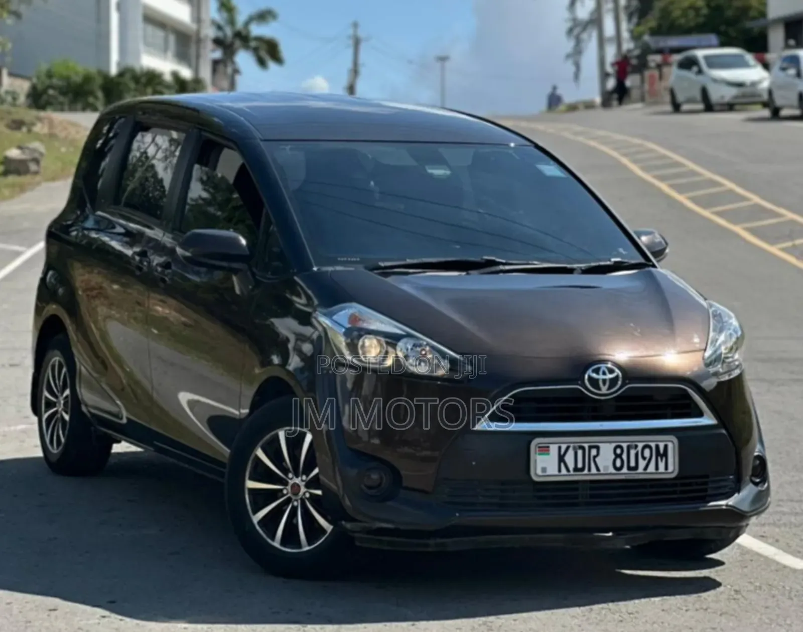 Toyota Sienta 2018 Brown