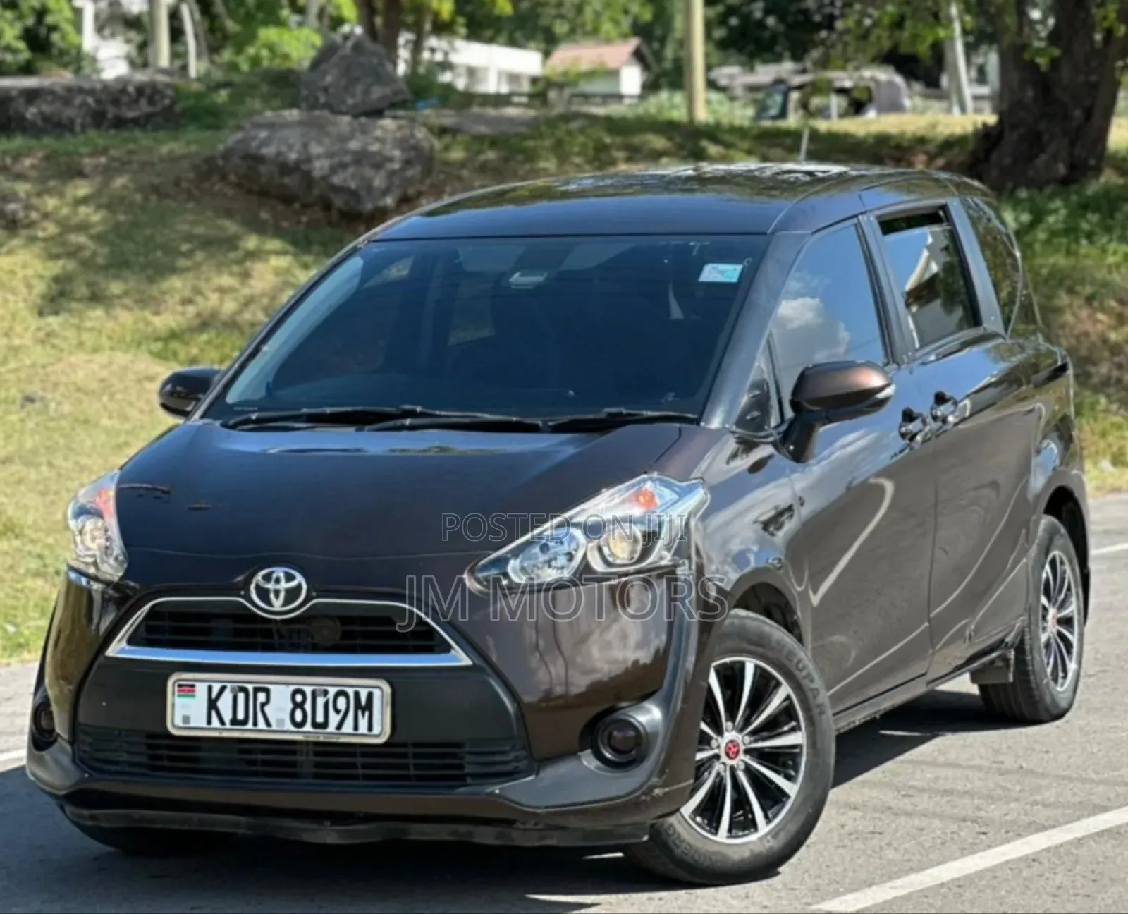 Toyota Sienta 2018 Brown