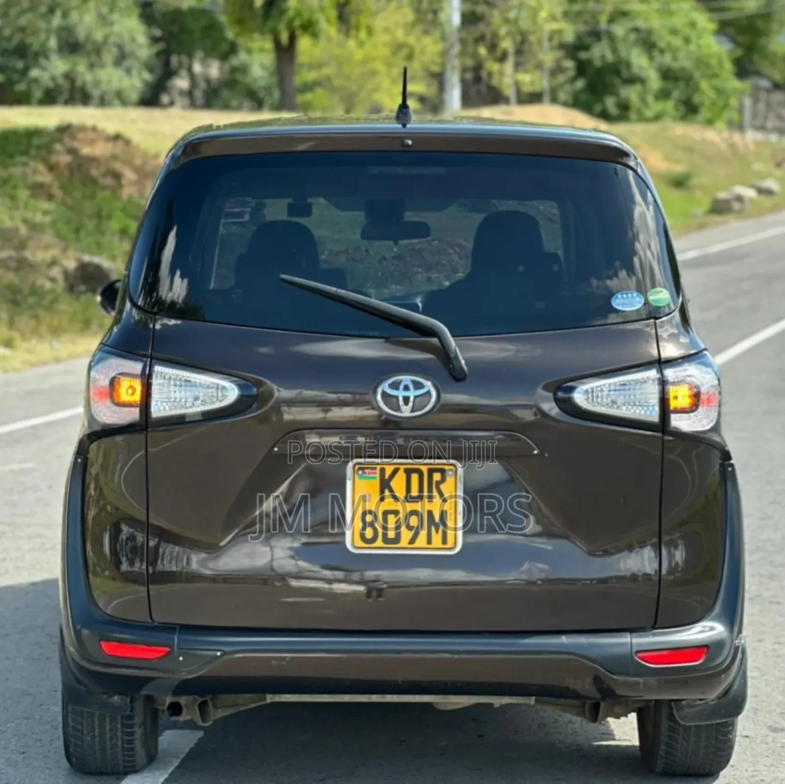 Toyota Sienta 2018 Brown