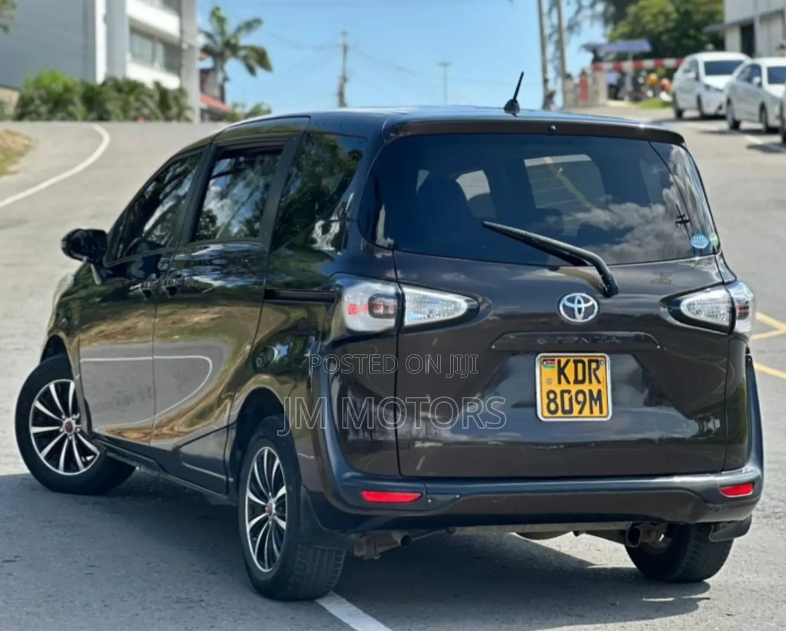 Toyota Sienta 2018 Brown