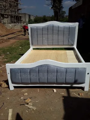 Mountain Lined Mocket Bed