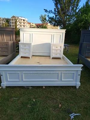 5x6 Pure White Strong Panel Bed