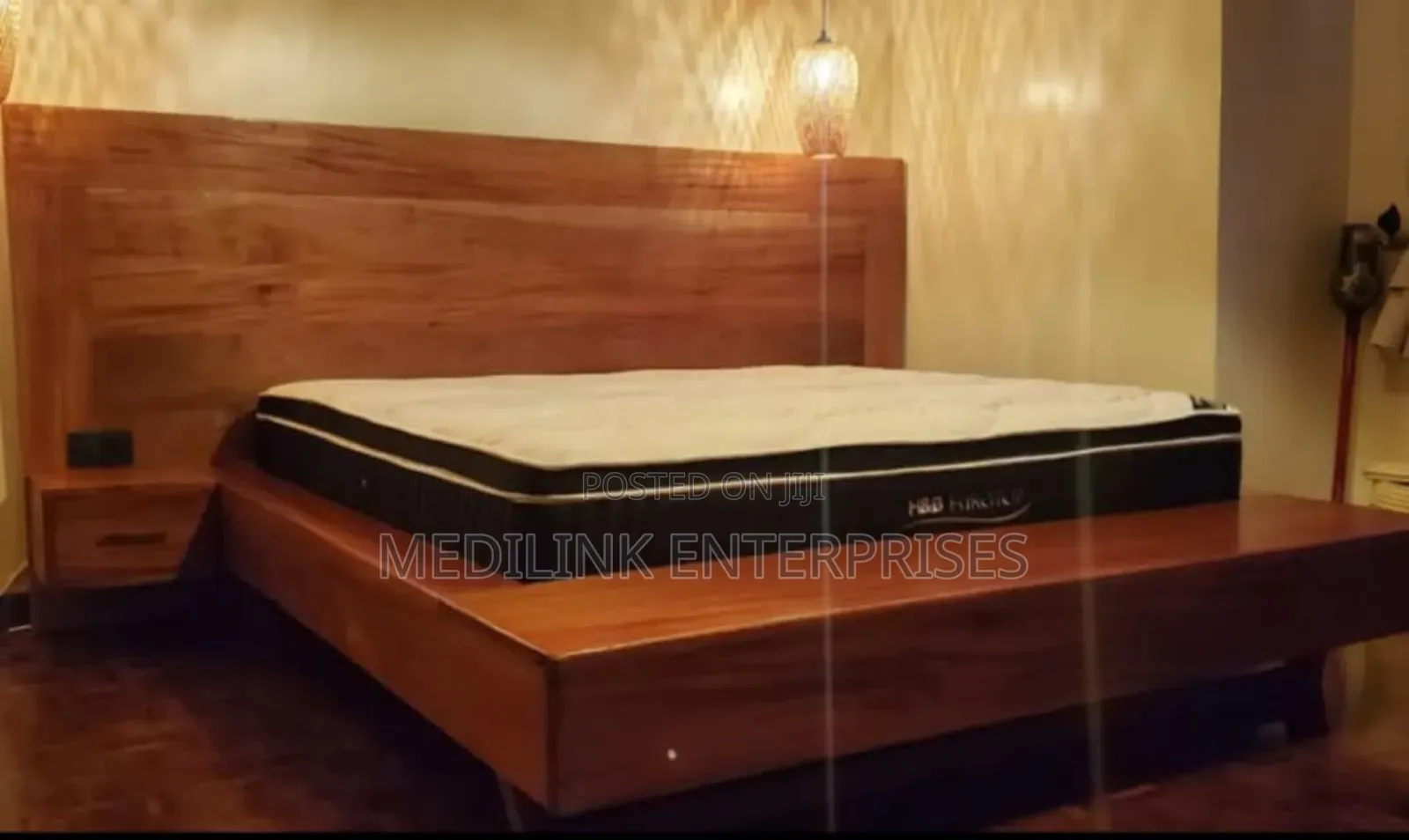 Solid 6*6 Vanish Mahogany Boxbed