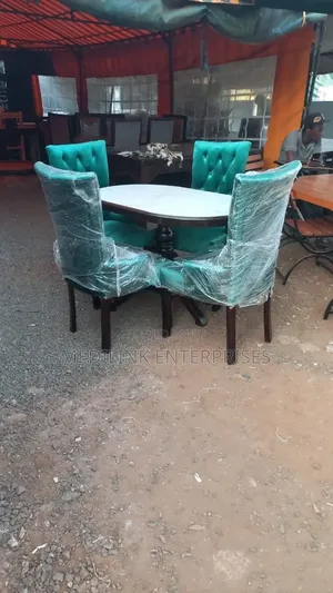 Oval Marbled 4-Seater Upholstered Set