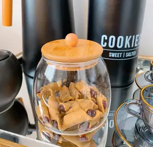 Glass Jar Canisters With Airtight Bamboo Lid.
Capacity:600ml