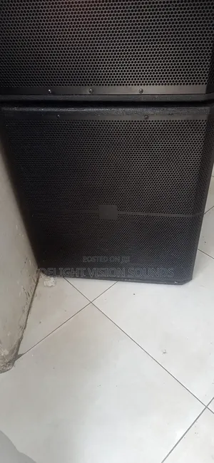 Speaker Bass Local