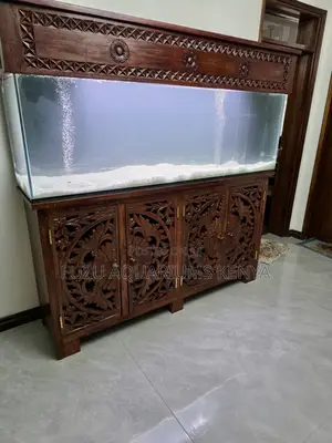 Low-Maintenance: Self-Cleaning Bottom Filter in Hardwood Aquarium