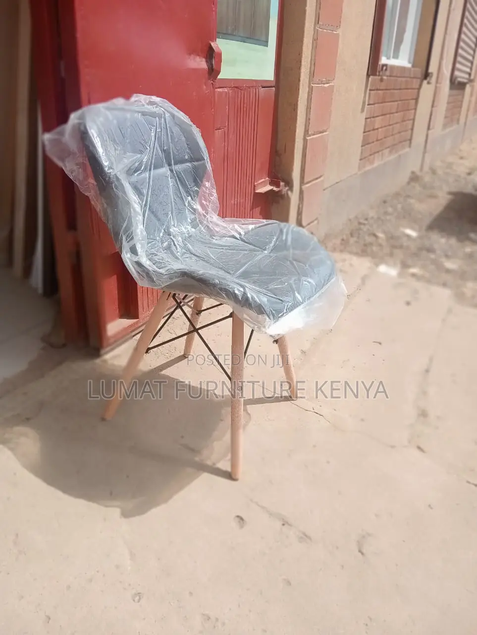Durable Eames Home/Office Chair