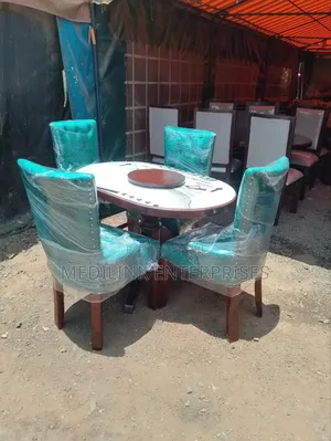4-Seater Upholstered Oval Dinner Set (With a Revolver)