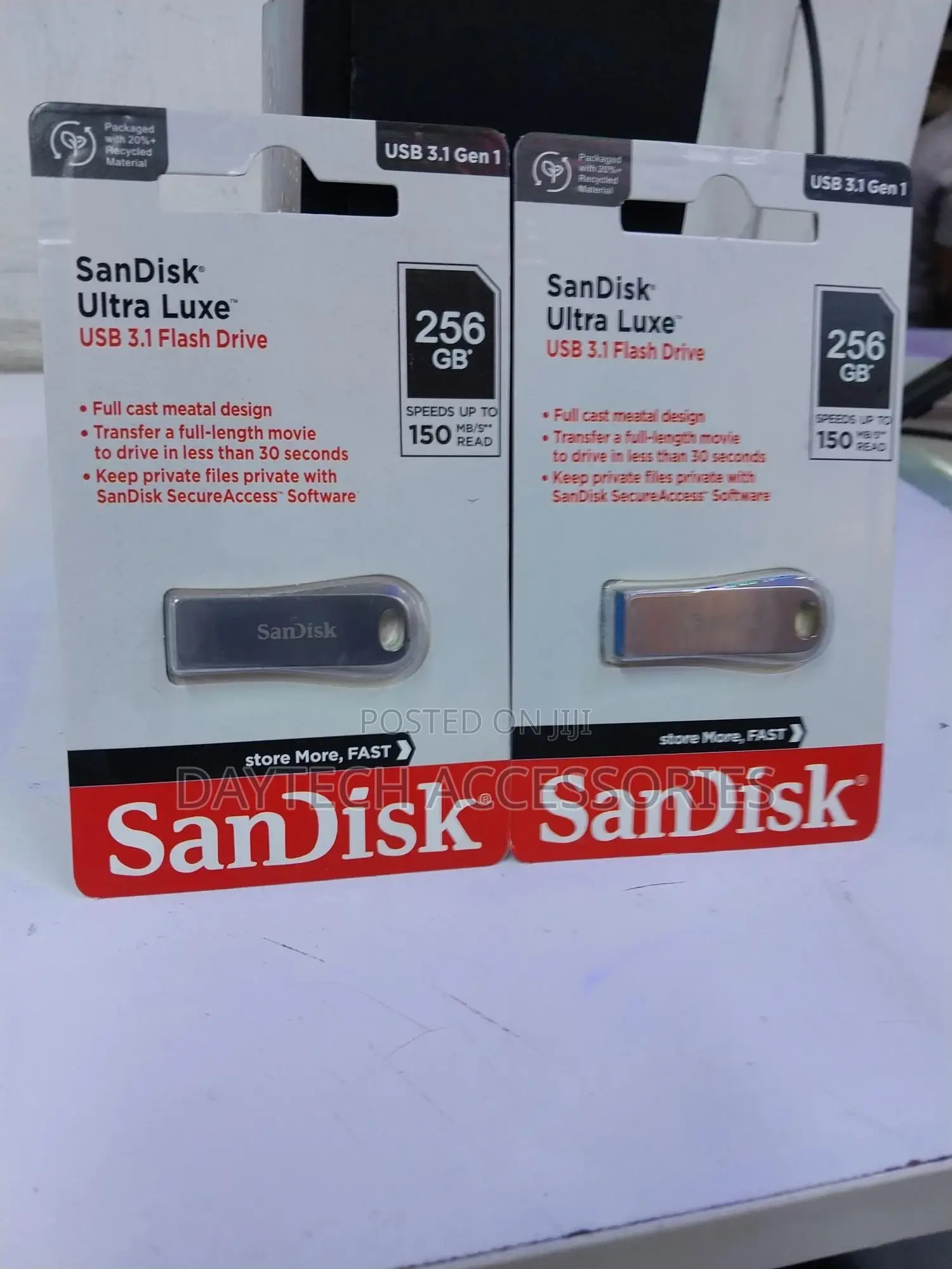 The Sandisk Ultra Luxe 256gb Usb 3.1 Flash Drive.