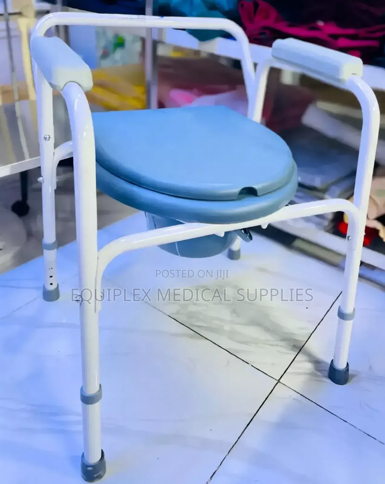 New Commode Seat/Foldable Commode Chair