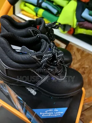 Double-Density Black Outsole for Durability Safety Boot