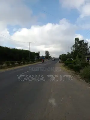 80×200 Plot Fronting Tarmack in Ruai