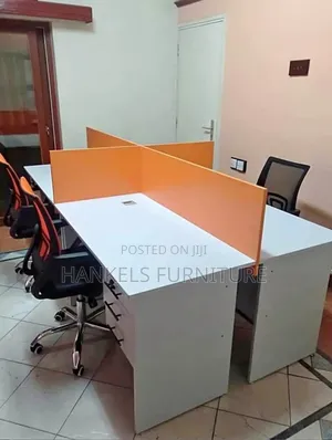 4-Way Collaboration Workstation – Max Space, Max Productivity