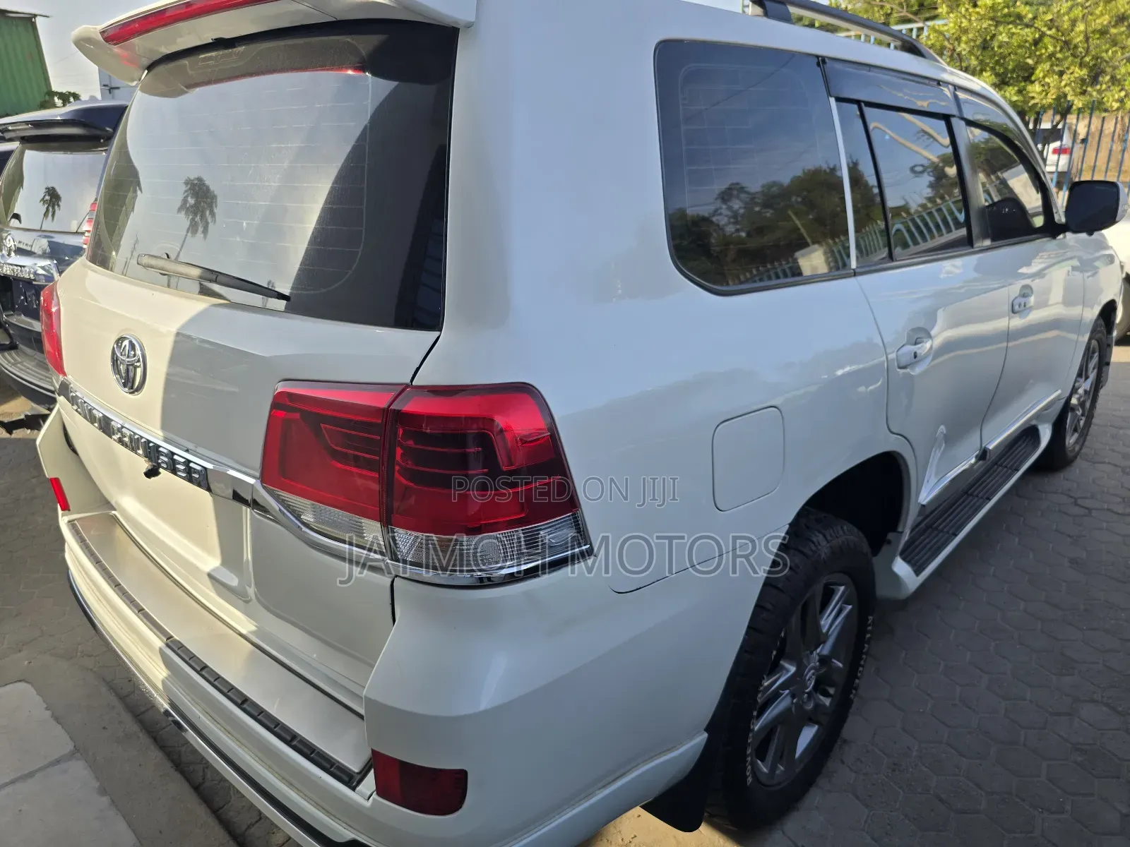 Toyota Land Cruiser 2013 White